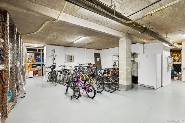 $425,000 | 21 Chapel Place, Unit 3M, Great Neck, NY 11021