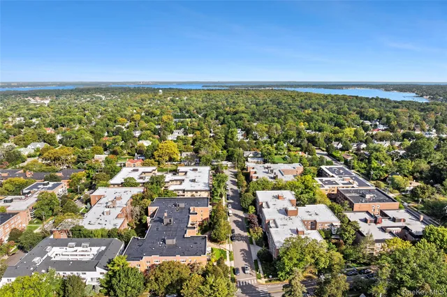 $425,000 | 21 Chapel Place, Unit 3M, Great Neck, NY 11021