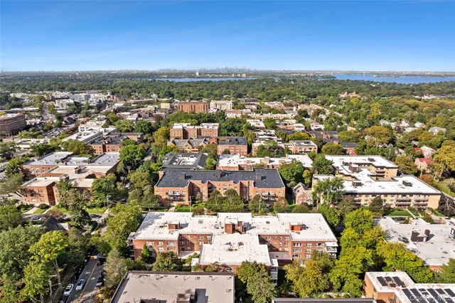 $425,000 | 21 Chapel Place, Unit 3M, Great Neck, NY 11021