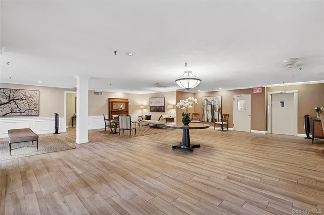 $425,000 | 21 Chapel Place, Unit 3M, Great Neck, NY 11021