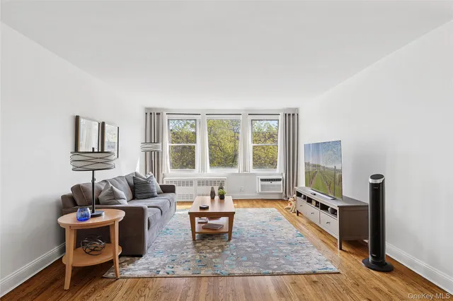 $425,000 | 21 Chapel Place, Unit 3M, Great Neck, NY 11021