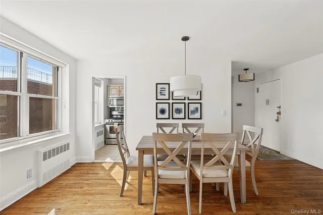 $425,000 | 21 Chapel Place, Unit 3M, Great Neck, NY 11021