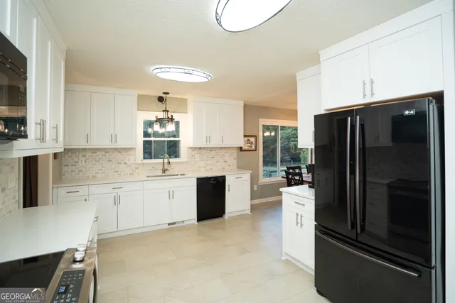 a view of a kitchen and dining room