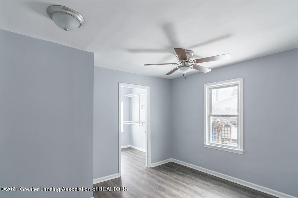 225 Clement Road Lansing, MI 48917 - Photo 5 of 23 Living Room