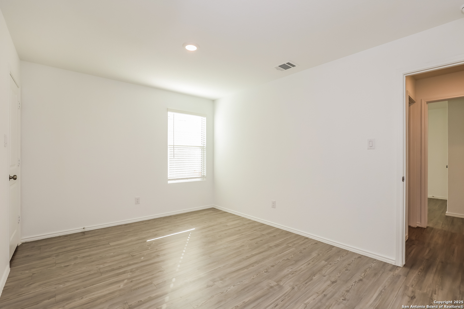 8835 Barrow Path Converse, TX 78109 - Photo 11 of 15