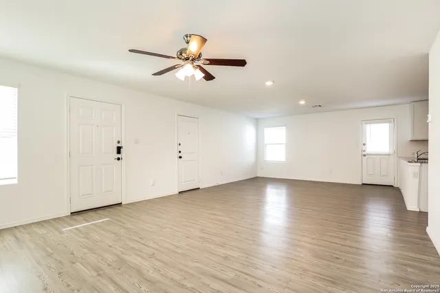 $1,525 | 8835 Barrow Path, Converse, TX 78109