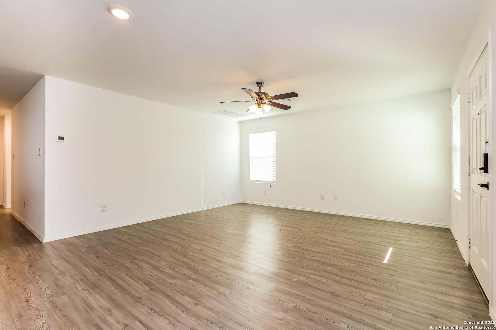 8835 Barrow Path Converse, TX 78109 - Photo 4 of 15