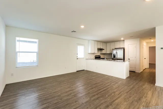 $1,525 | 8835 Barrow Path, Converse, TX 78109