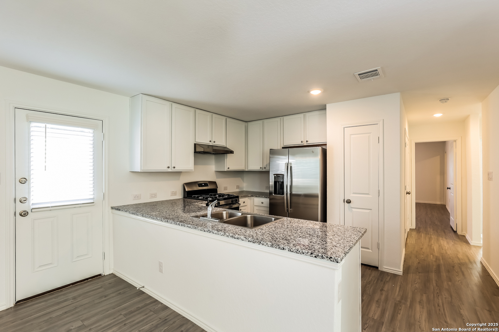 8835 Barrow Path Converse, TX 78109 - Photo 6 of 15