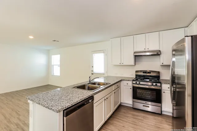 $1,525 | 8835 Barrow Path, Converse, TX 78109