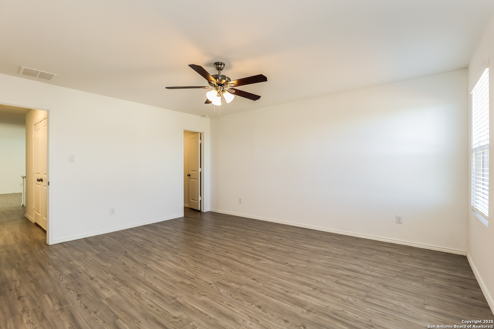 8835 Barrow Path Converse, TX 78109 - Photo 9 of 15