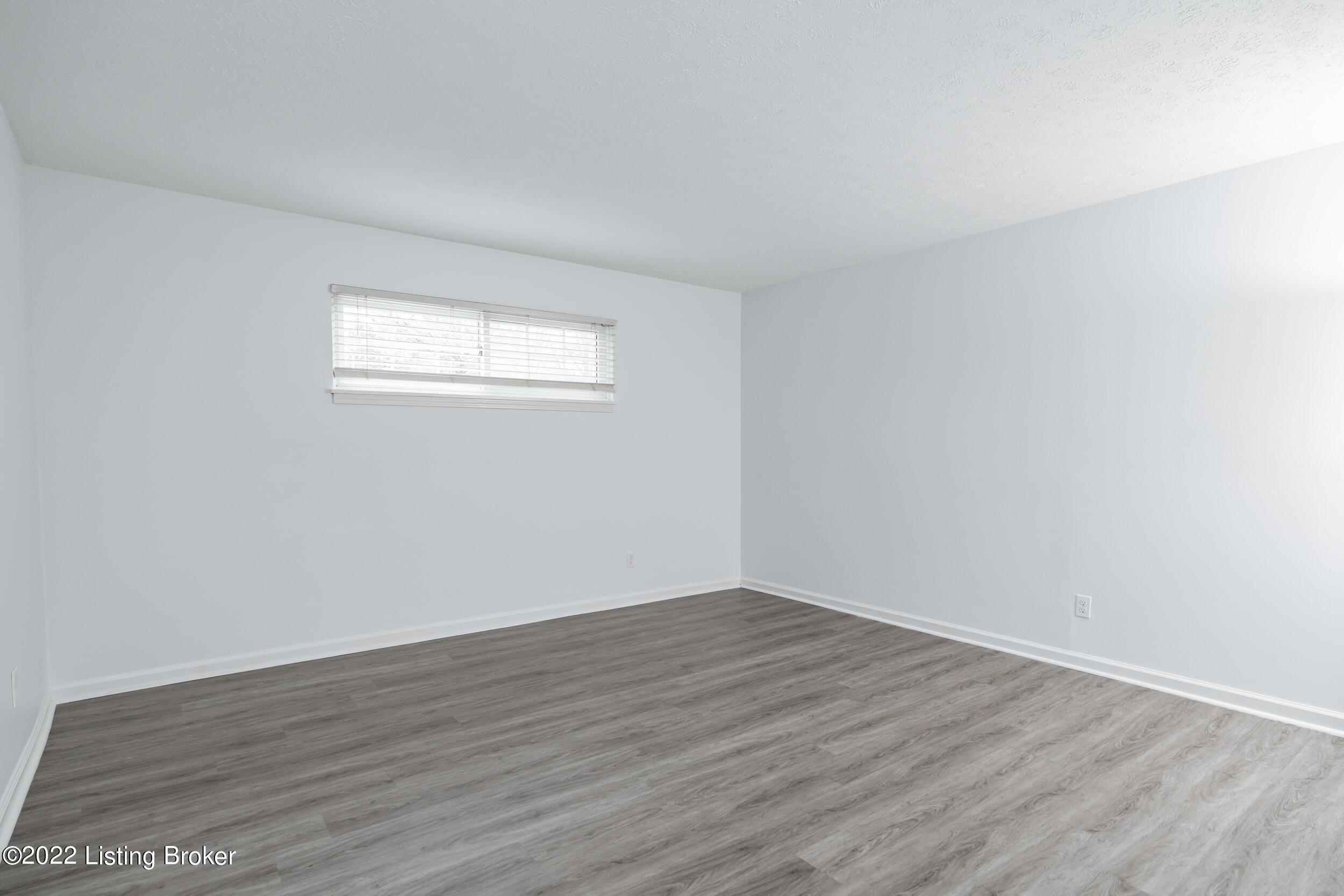 2300 Dundee Road, Unit 1 Louisville, KY 40205 - Photo 14 of 28 2300 Dundee Rd 01-14