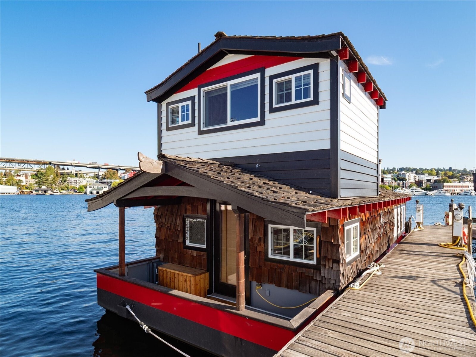 2401 North Northlake Way, Unit L6 Seattle, WA 98103 - Photo 22 of 30 a front view of a house with roof deck