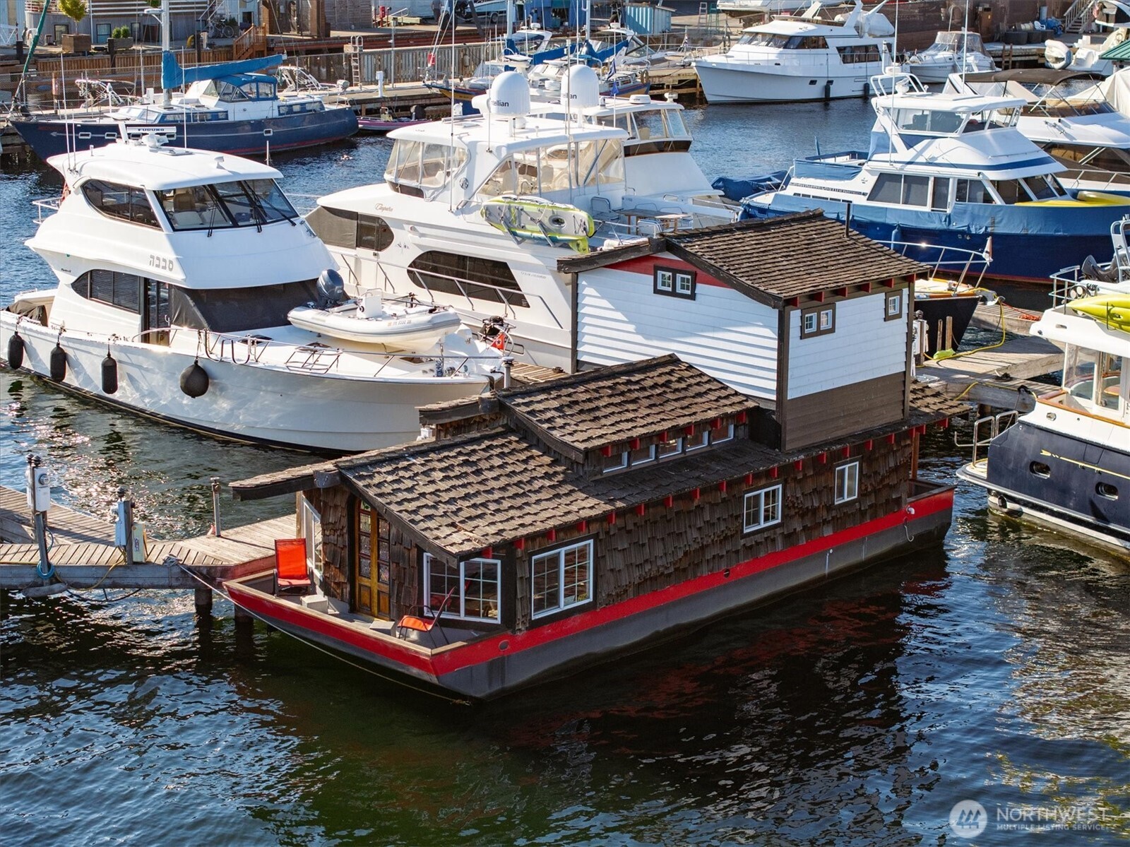 2401 North Northlake Way, Unit L6 Seattle, WA 98103 - Photo 28 of 30 a view of a boat in the backyard