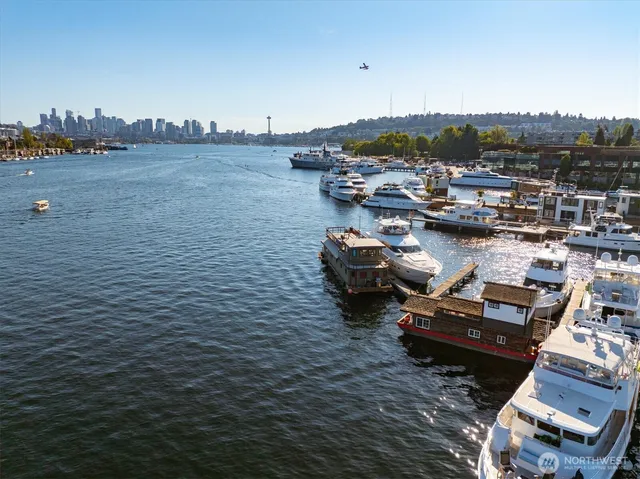 $525,000 | 2401 North Northlake Way, Unit L6, Seattle, WA 98103