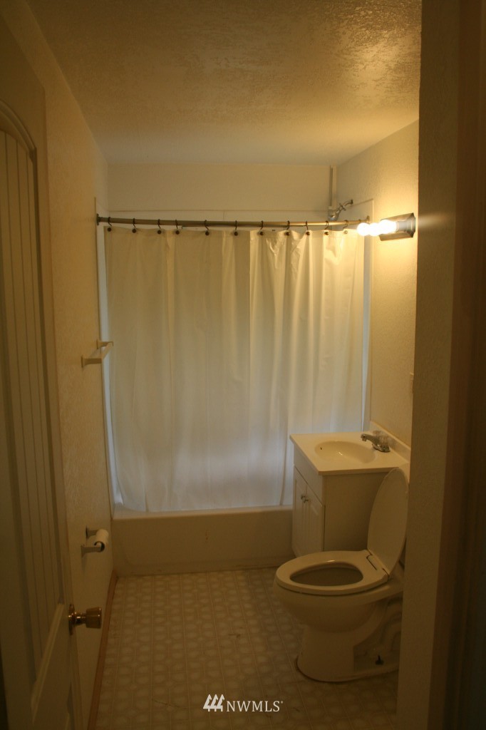 117 Sheridan Road Bremerton, WA 98310 - Photo 8 of 9 Gallery Image 8