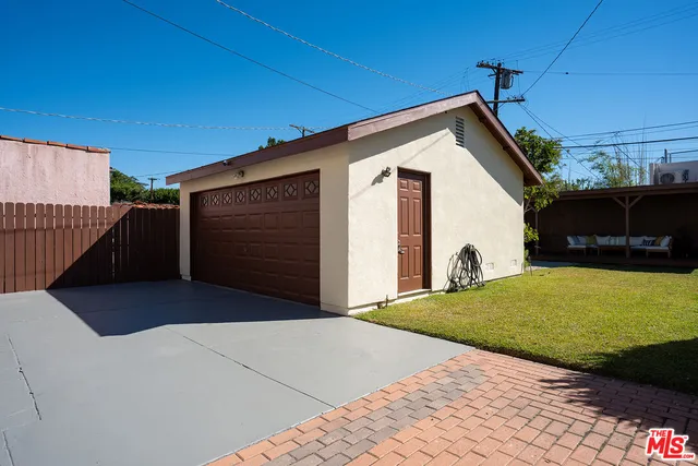 a view of backyard of house