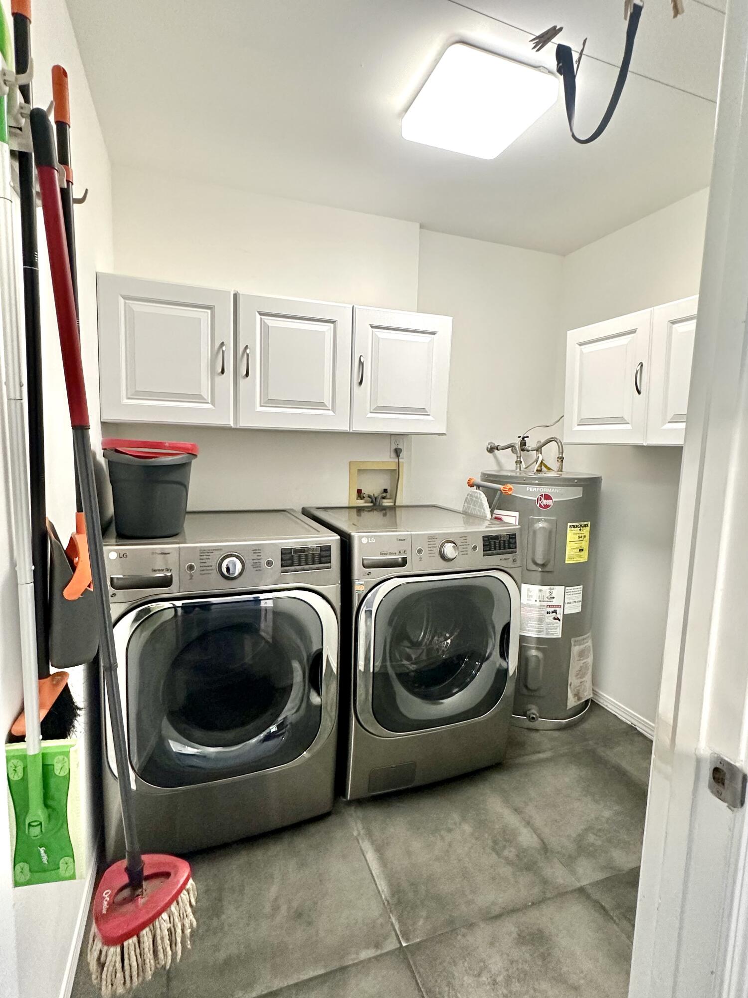 1765 Old Ranch Road Fort Walton Beach, FL 32547 - Photo 19 of 31 a utility room with sink dryer and washer