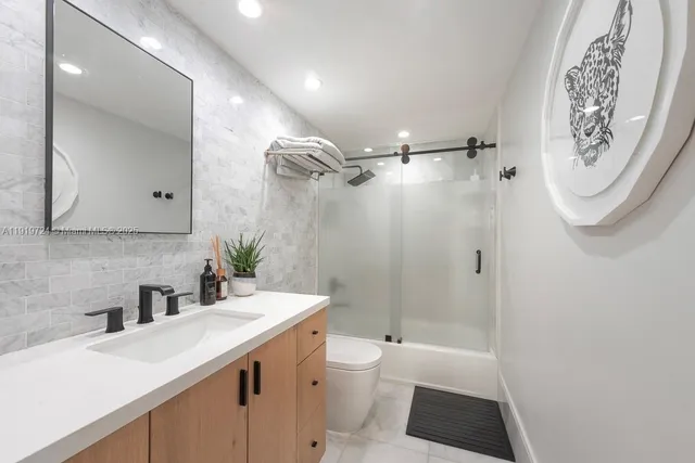 $8,500 | 1121 Crandon Boulevard, Unit D402, Key Biscayne, FL 33149