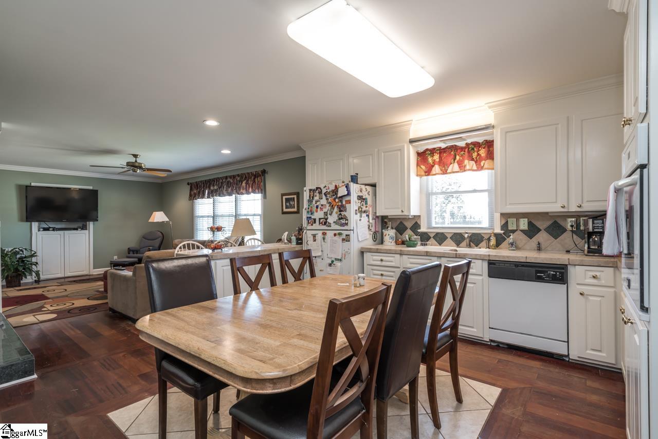307 Langley Road Travelers Rest, SC 29690 - Photo 4 of 16