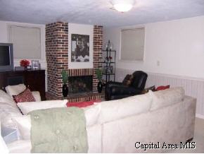 829 Kenyon Drive Springfield, IL 62704 - Photo 3 of 8 Gallery Image 3