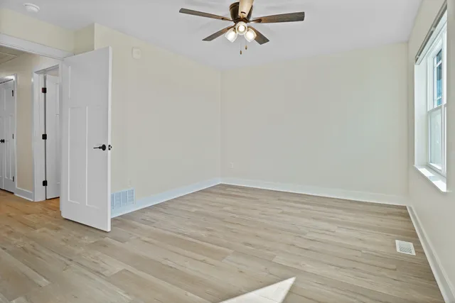 $2,550 | 116 Eiche Drive, Unit 4, Slinger, WI 53086