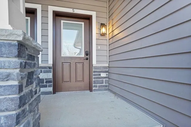 $2,550 | 116 Eiche Drive, Unit 4, Slinger, WI 53086