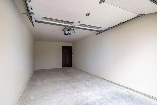 $2,550 | 116 Eiche Drive, Unit 4, Slinger, WI 53086