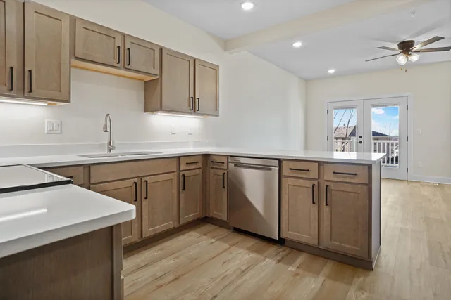 $2,550 | 116 Eiche Drive, Unit 4, Slinger, WI 53086