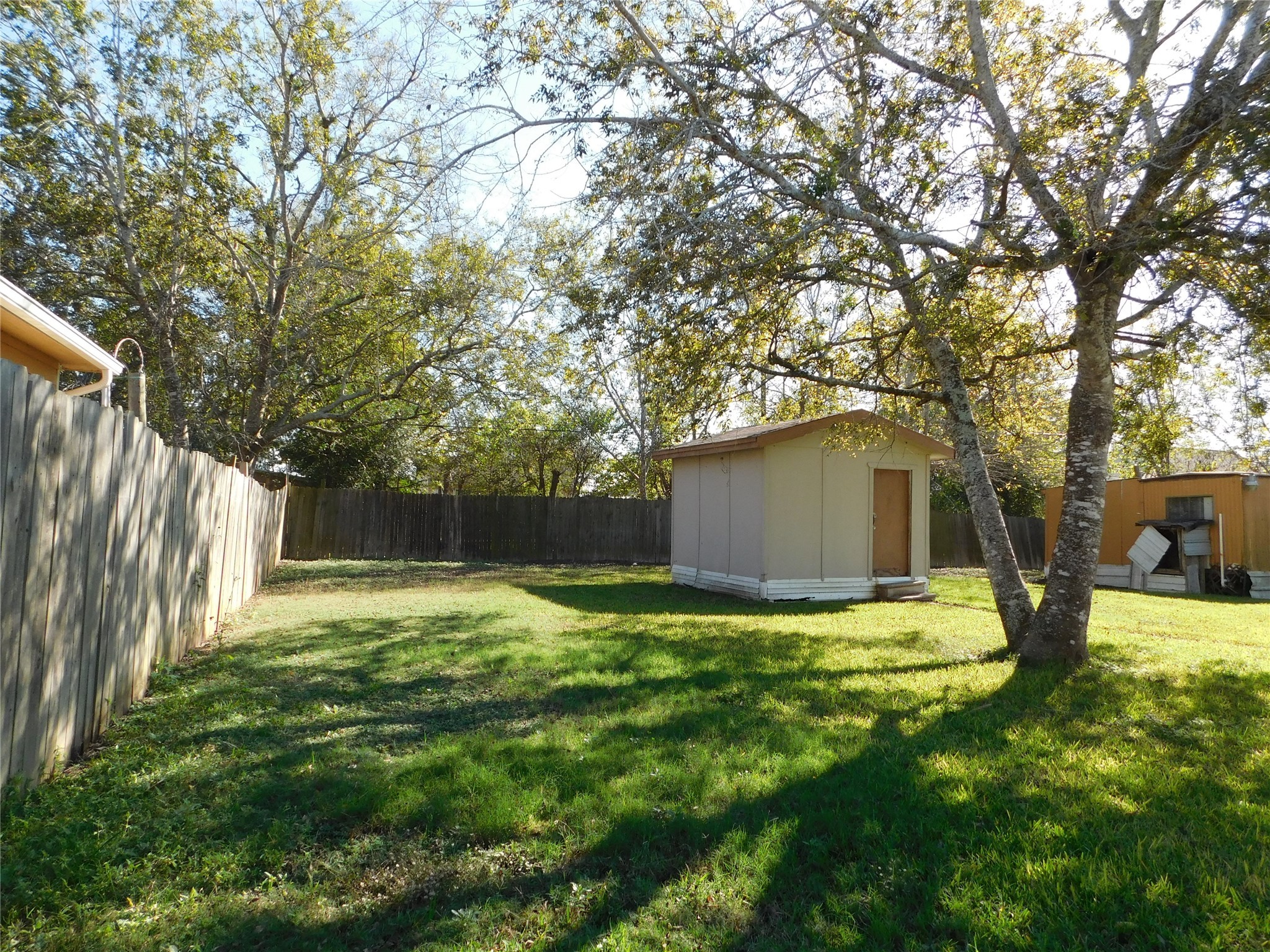 13203 Highway 59 Kendleton, TX 77451 - Photo 28 of 38 a house that has tree in front of it