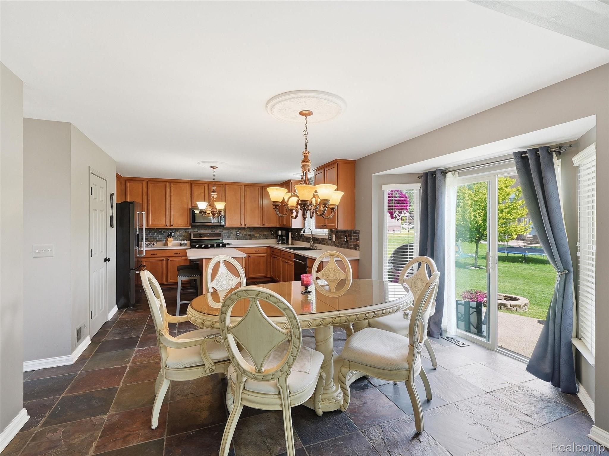 23621 Crescent Ridge Drive New Boston, MI 48164 - Photo 13 of 45 15-DSC00011.jpg