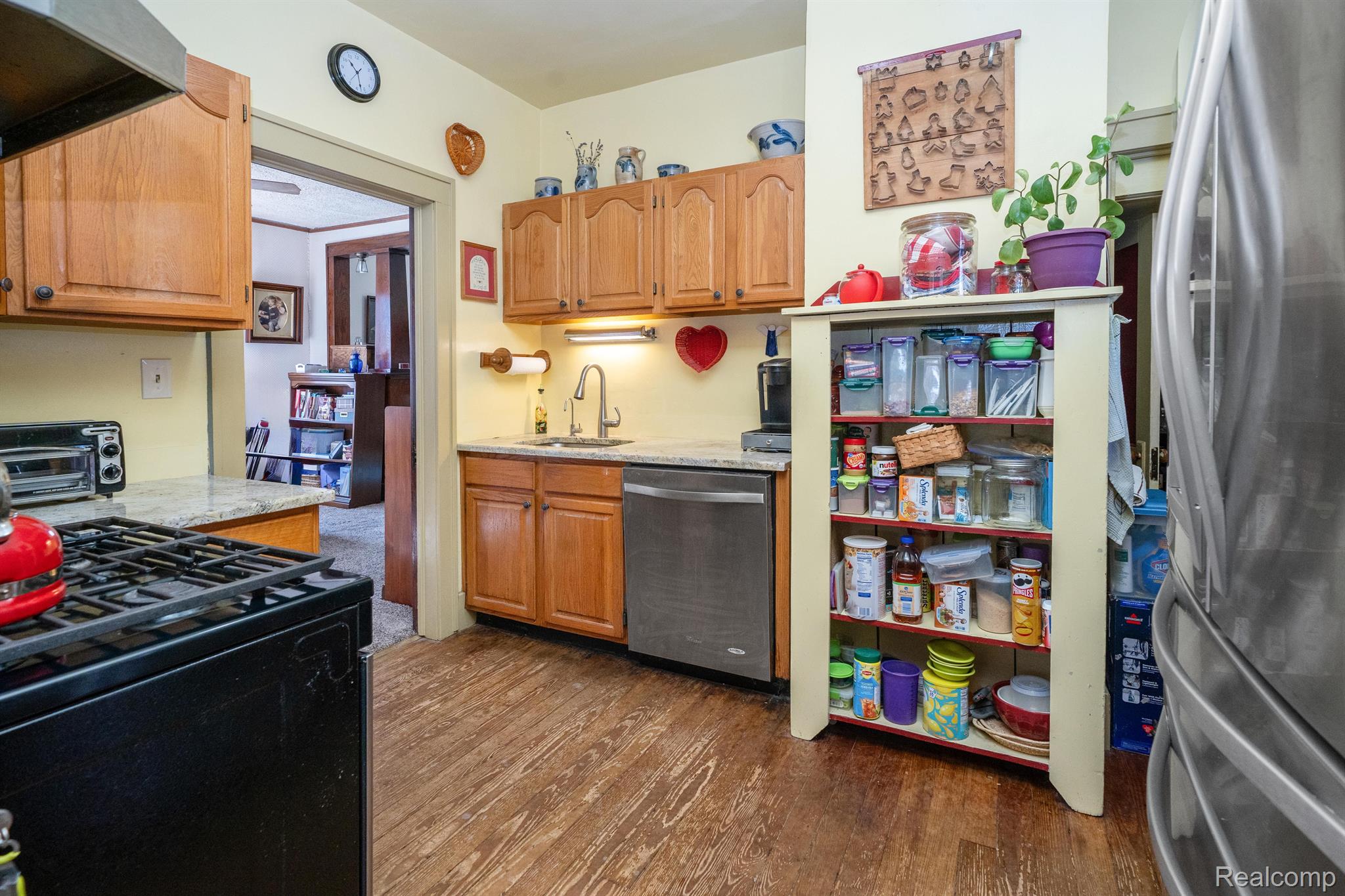 8675 Canal Road Sterling Heights, MI 48314 - Photo 11 of 48 Kitchen area