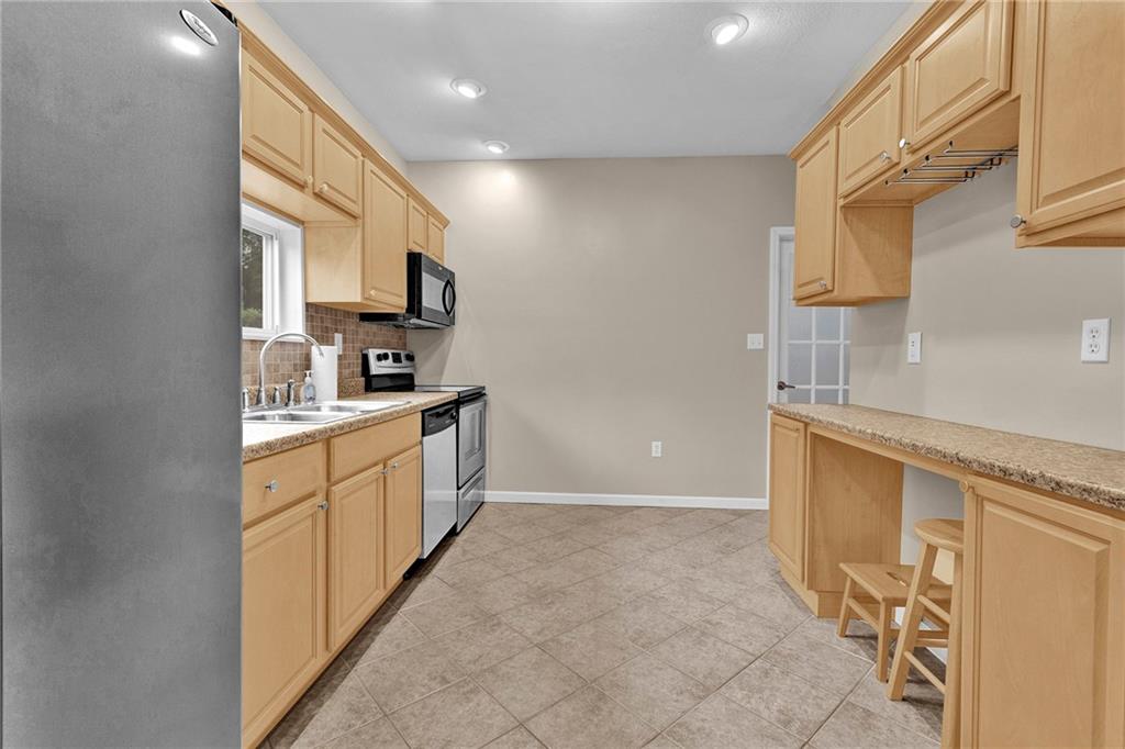 2625 Woodland Road Ambridge, PA 15003 - Photo 8 of 35 Gallery Image 8