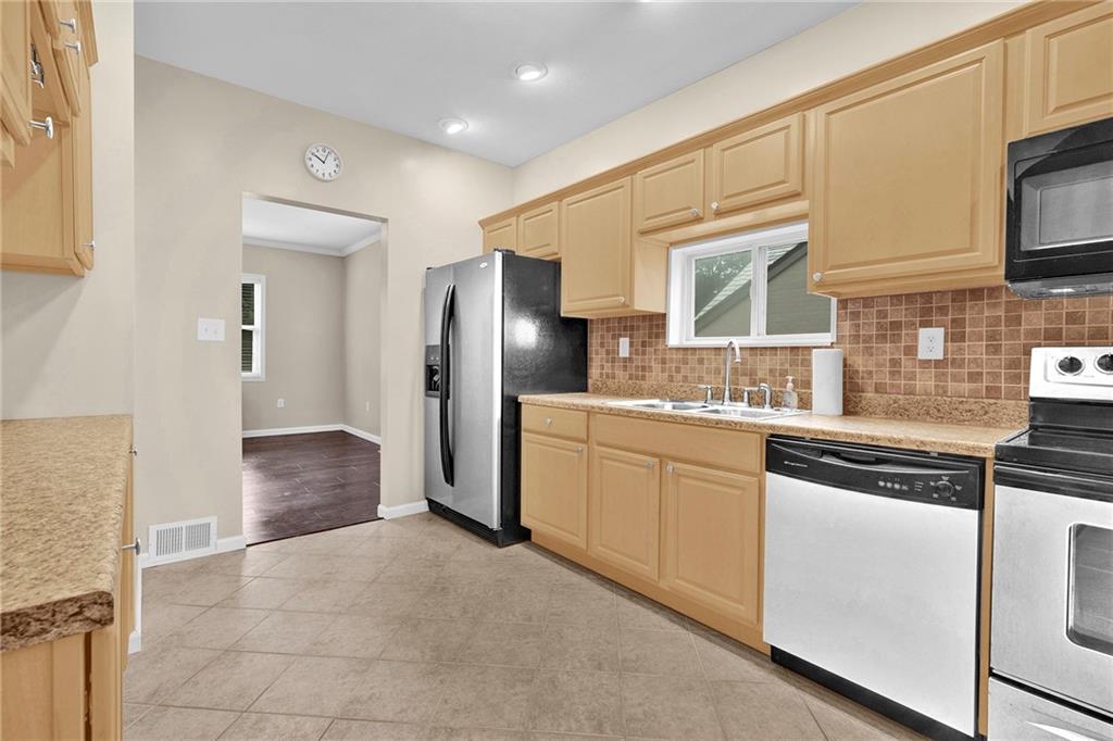 2625 Woodland Road Ambridge, PA 15003 - Photo 9 of 35 Gallery Image 9