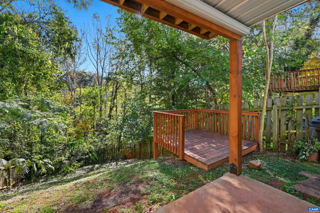 a view of a backyard with plants