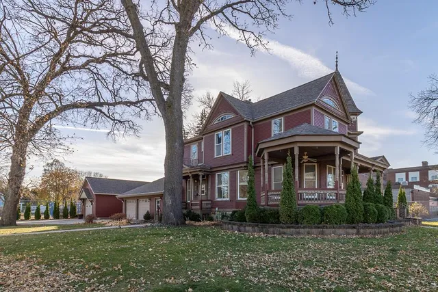 $375,000 | 522 2nd Avenue Northeast, Waseca, MN 56093