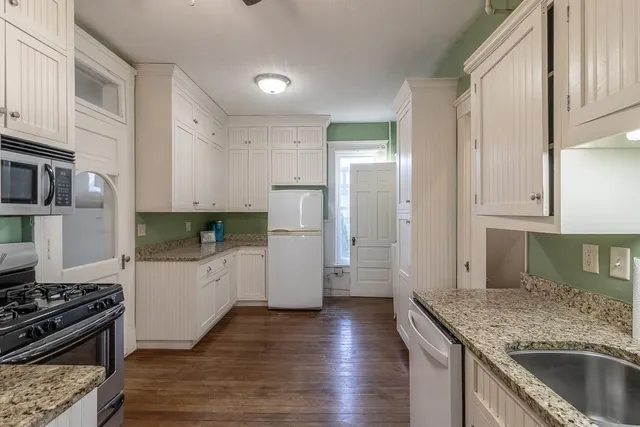 $375,000 | 522 2nd Avenue Northeast, Waseca, MN 56093