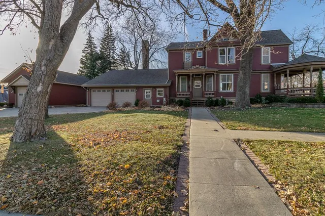 $375,000 | 522 2nd Avenue Northeast, Waseca, MN 56093