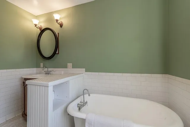 $375,000 | 522 2nd Avenue Northeast, Waseca, MN 56093