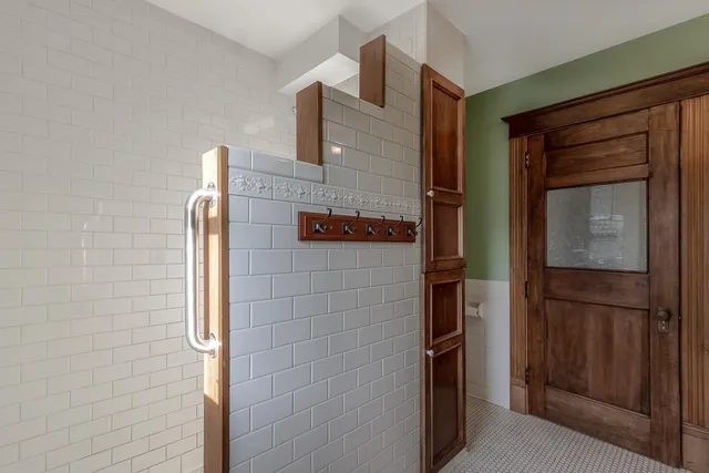 $375,000 | 522 2nd Avenue Northeast, Waseca, MN 56093