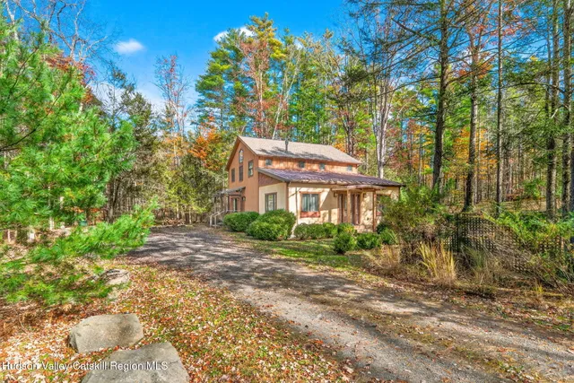 a view of a front of house with a yard