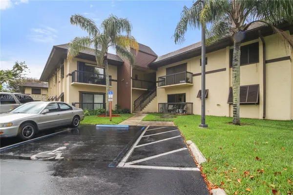 $2,100 | 7915 Southwest 86th Street, Unit 709, Miami, FL 33143
