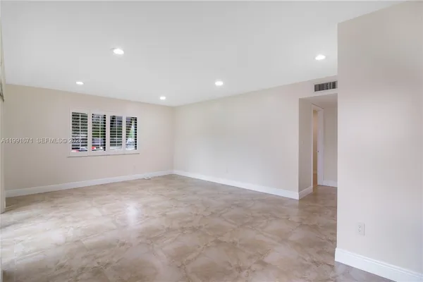 $2,100 | 7915 Southwest 86th Street, Unit 709, Miami, FL 33143