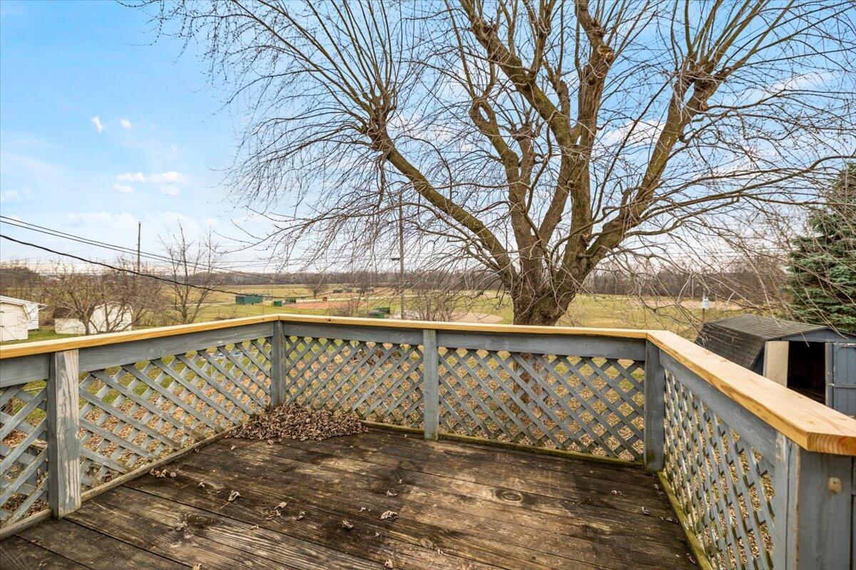 5226 Edgeview Road Columbus, OH 43207 - Photo 23 of 25 22-Deck-5226 Edgeview Rd -007