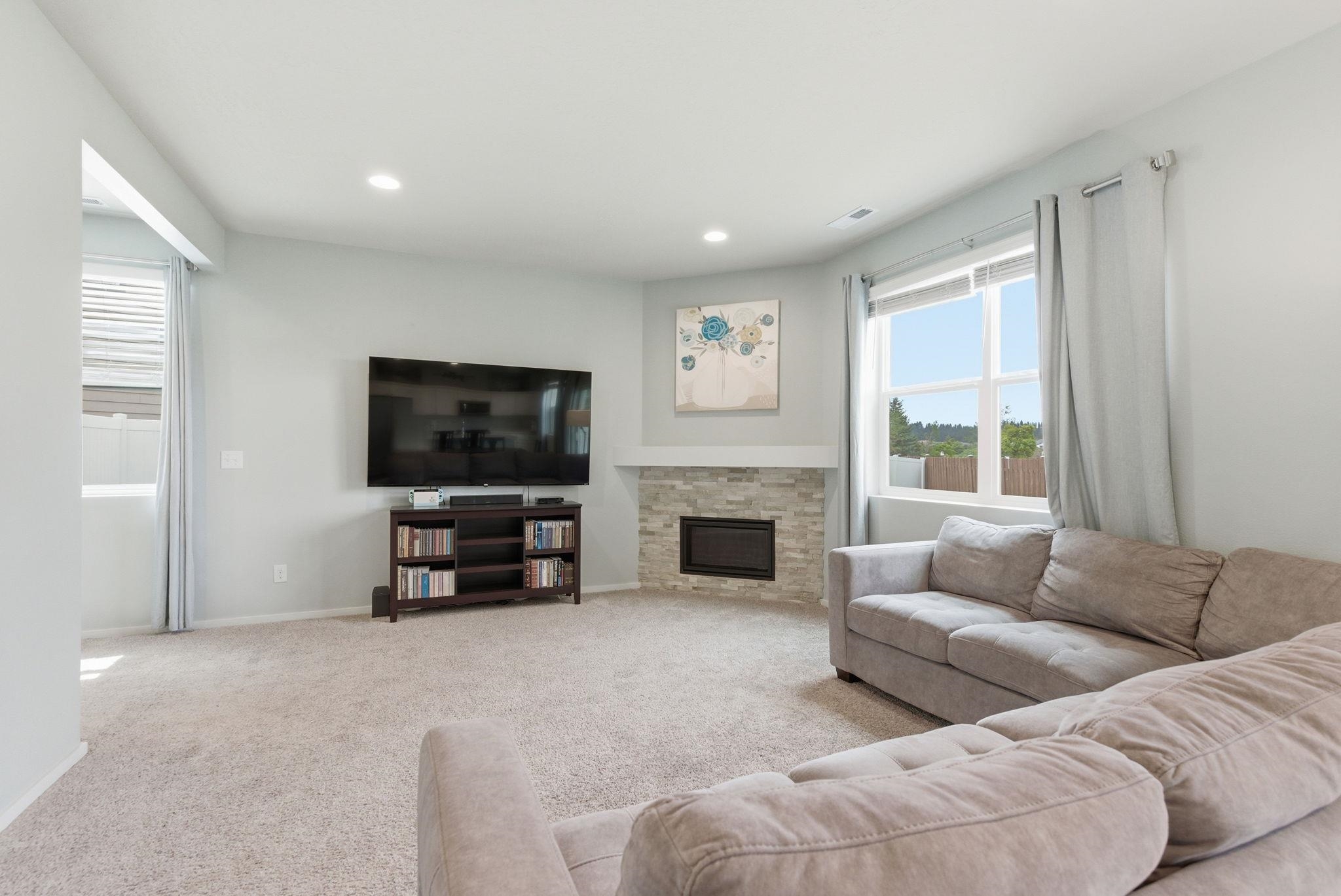 8024 South Dana Lane Cheney, WA 99004 - Photo 7 of 44