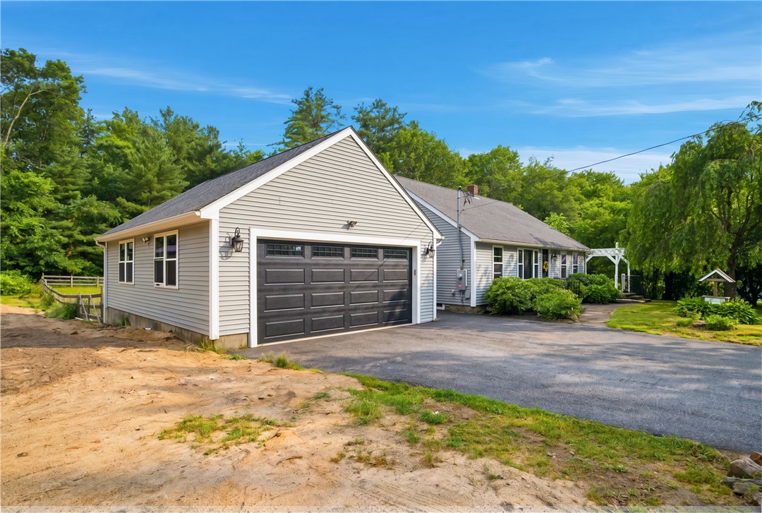 1070 Tarkiln Road Burrillville, RI 02830 - Photo 3 of 43