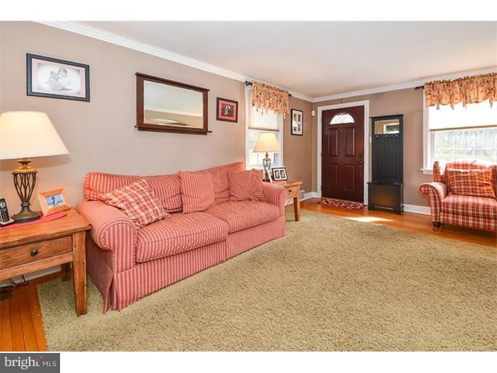 3013 Edmonds Road Lafayette Hill, PA 19444 - Photo 3 of 25 Living Room