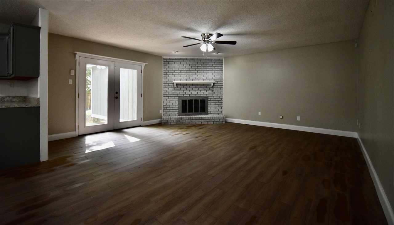 3267 Ruskin Road Memphis, TN 38134 - Photo 4 of 14 Corner fireplace was recently refinished