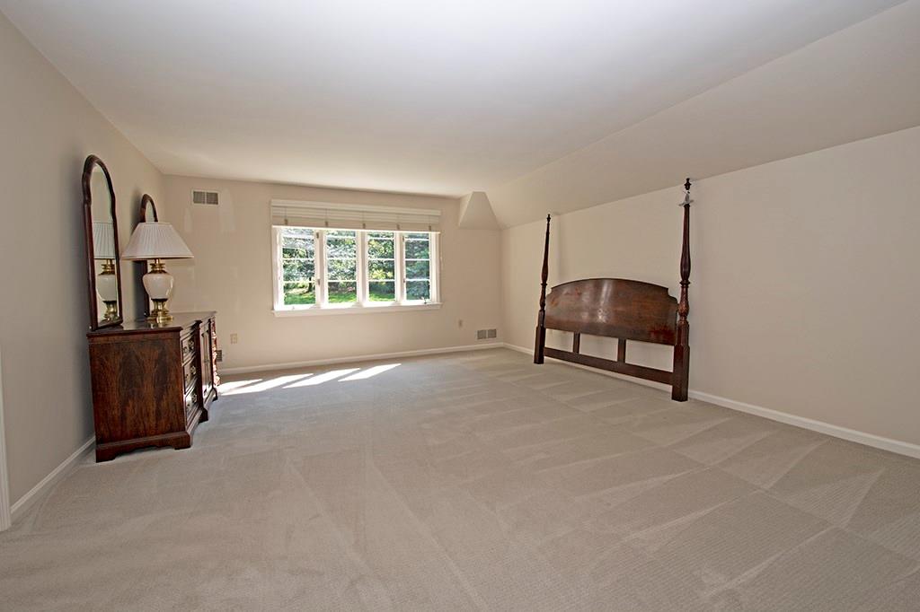 630 Foxhurst Road Pittsburgh, PA 15238 - Photo 16 of 25 Gallery Image 16