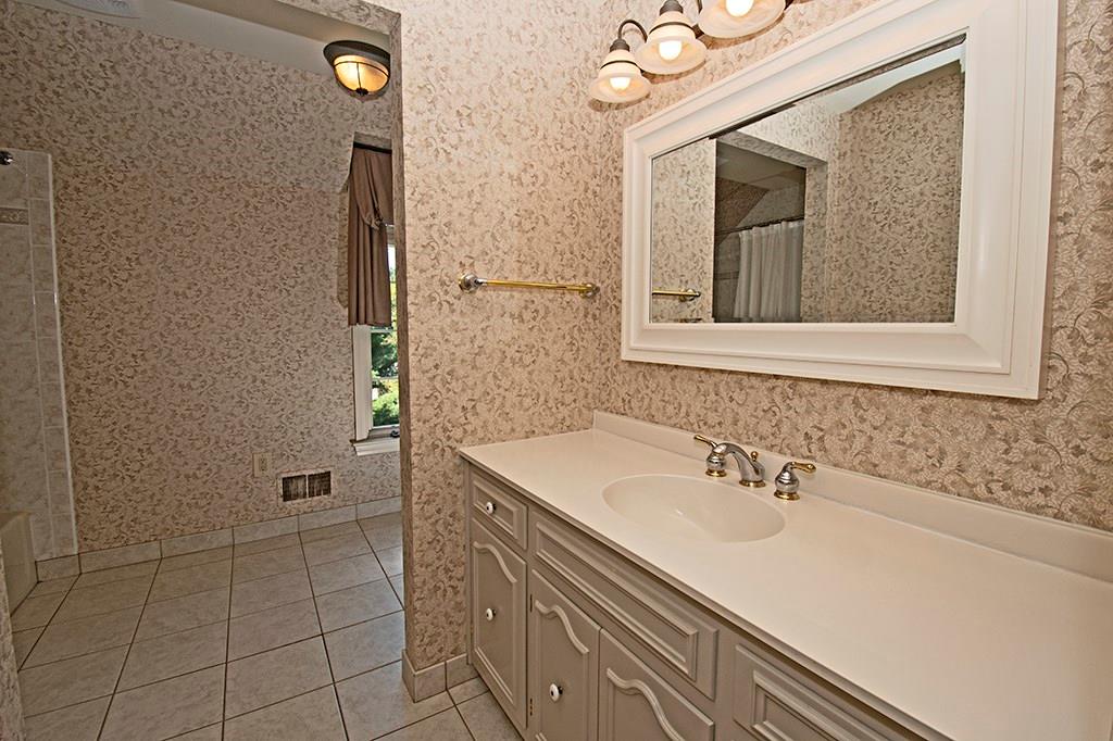 630 Foxhurst Road Pittsburgh, PA 15238 - Photo 19 of 25 Gallery Image 19